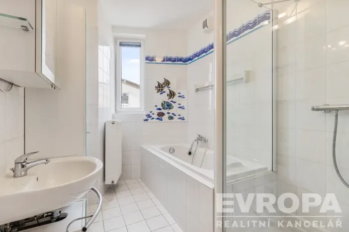 Prodej bytu 3+kk, Praha - Újezd, Pastevců, 70 m2