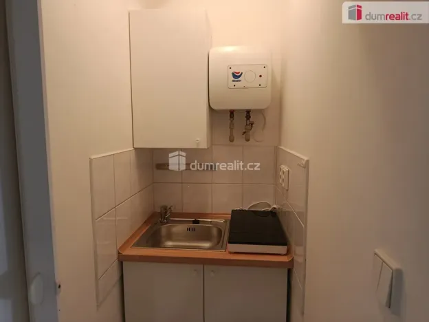 Pronájem bytu 1+kk, Praha, Za poštou, 23 m2