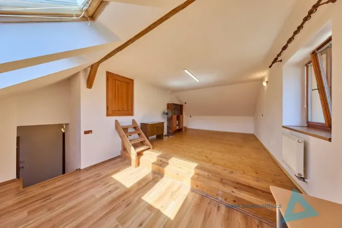 Prodej rodinného domu, Pecka - Bělá u Pecky, 250 m2