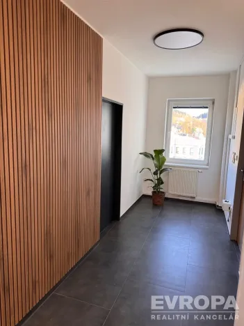 Pronájem kanceláře, Jablonec nad Nisou, Komenského, 19 m2