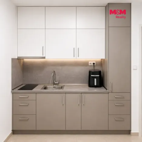 Pronájem bytu 1+kk, Pardubice, Bohdanečská, 32 m2
