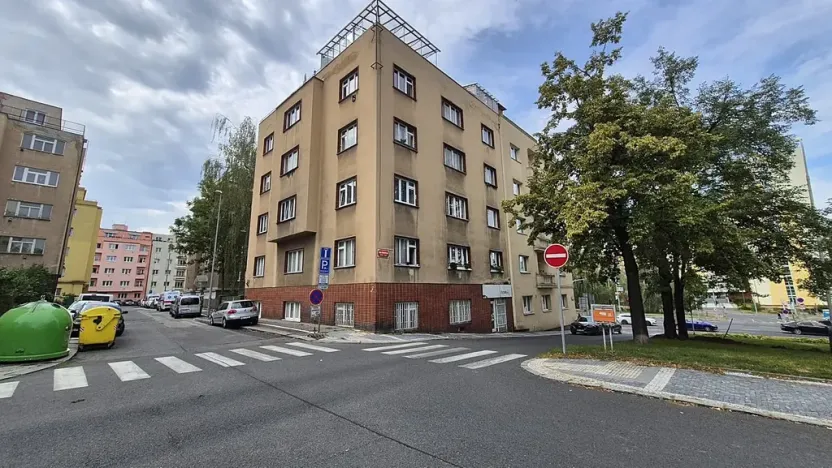 Pronájem skladu, Praha - Břevnov, Nad Kajetánkou, 70 m2