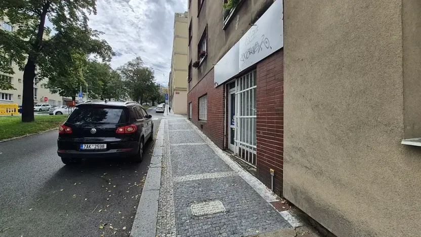 Pronájem skladu, Praha - Břevnov, Nad Kajetánkou, 70 m2