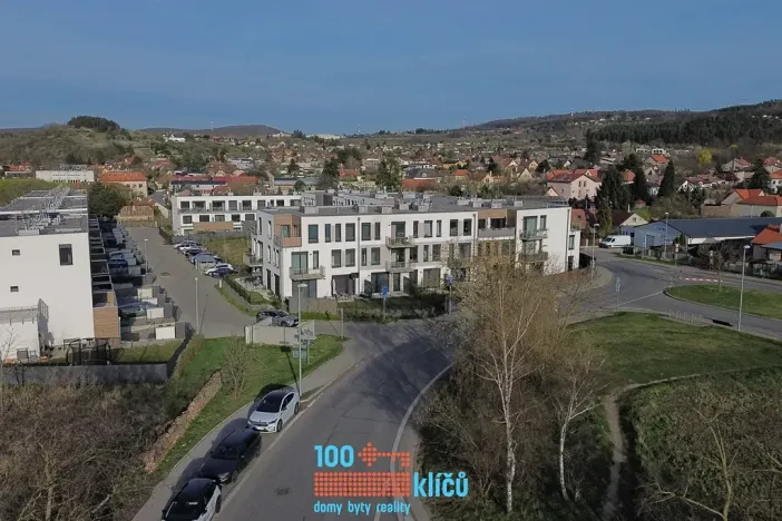 Pronájem bytu 2+kk, Praha - Lipence, Černošická, 48 m2