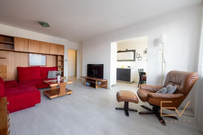 Prodej bytu 3+1, Praha - Řepy, Nevanova, 70 m2