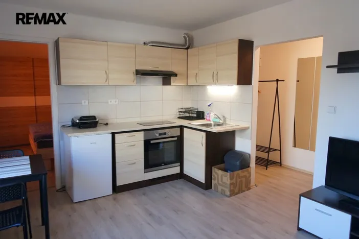 Pronájem bytu 2+kk, Hradec Králové - Nový Hradec Králové, Domečkova, 37 m2