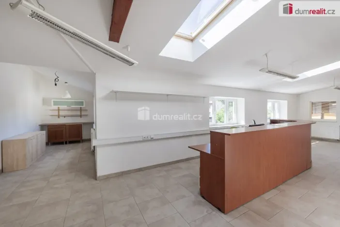 Pronájem výrobních prostor, Doksy, Václ. Plecitého, 4300 m2