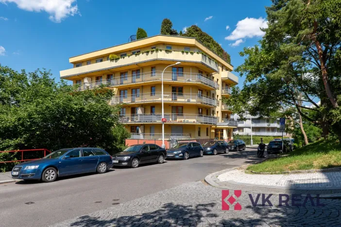 Prodej bytu 2+kk, Praha - Břevnov, Šlikova, 63 m2
