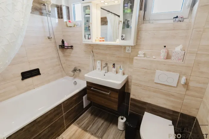Prodej rodinného domu, Katov, 200 m2