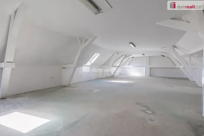 Pronájem výrobních prostor, Doksy, Václ. Plecitého, 4300 m2