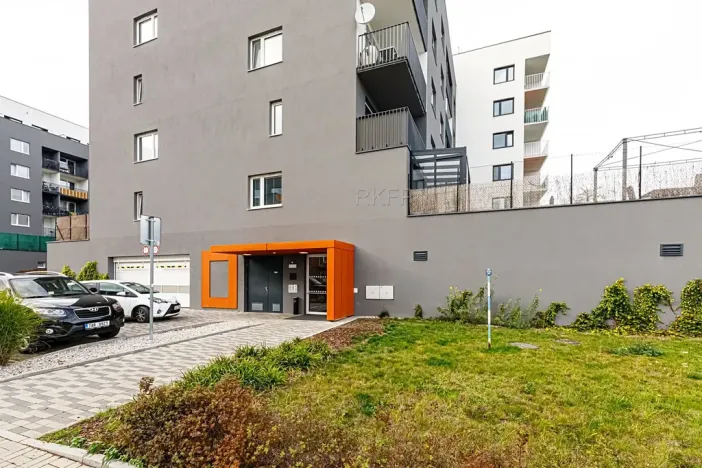 Pronájem bytu 1+kk, Praha - Vysočany, Strnadových, 33 m2