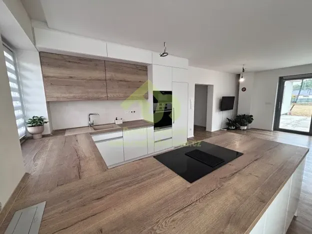 Prodej rodinného domu, Lužany, 156 m2