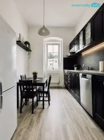 Prodej bytu 2+1, Karlovy Vary, Sokolovská, 56 m2