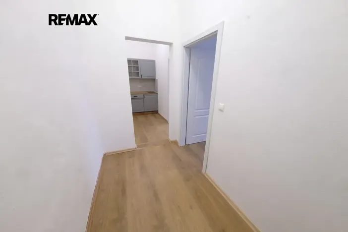 Pronájem bytu 2+kk, Praha - Libeň, Chlumčanského, 35 m2