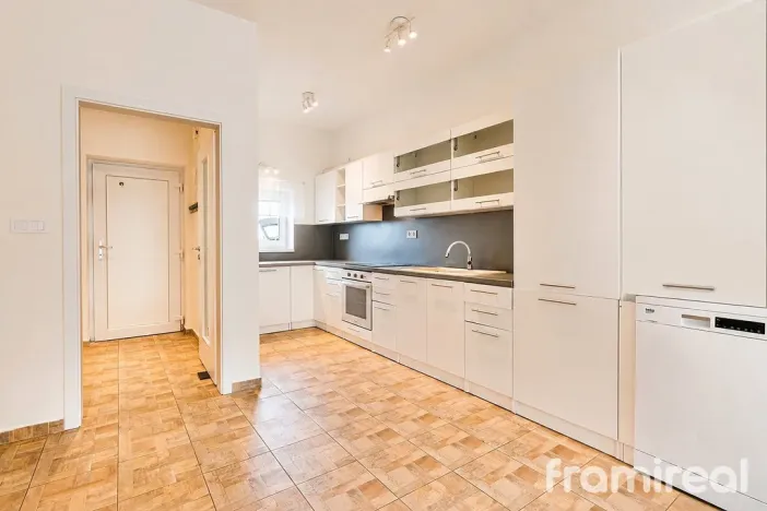 Prodej bytu 3+kk, Znojmo, Smutného, 79 m2