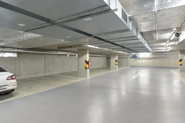 Pronájem garážového stání, Praha, Nekvasilova, 15 m2
