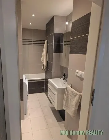 Pronájem bytu 2+kk, Praha - Vršovice, 57 m2