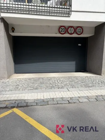 Pronájem garážového stání, Praha - Košíře, Pod Kavalírkou, 12 m2