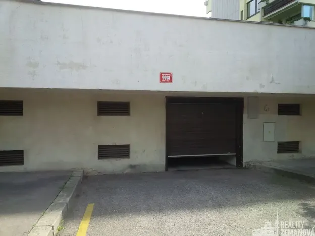 Pronájem garážového stání, Praha - Podolí, Kubištova, 17 m2