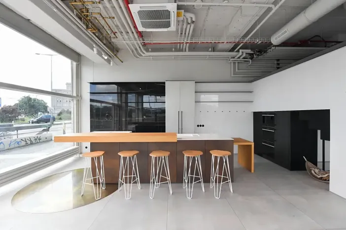 Pronájem obchodního prostoru, Praha - Holešovice, Bubenská, 242 m2