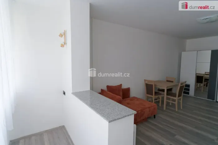 Pronájem bytu 1+kk, Praha - Střížkov, Děčínská, 32 m2