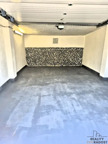 Pronájem garáže, Znojmo, U Potoka, 22 m2