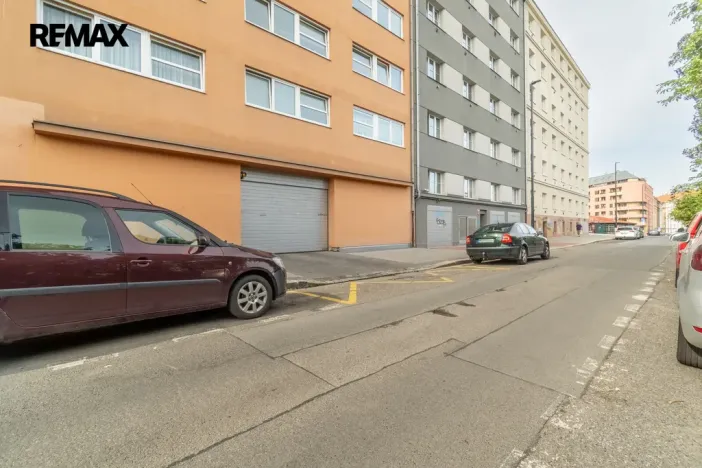 Prodej garážového stání, Praha - Nusle, Bartoškova, 11 m2