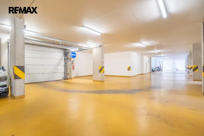 Prodej garážového stání, Praha - Nusle, Bartoškova, 11 m2