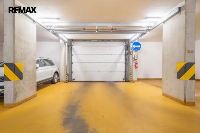 Prodej garážového stání, Praha - Nusle, Bartoškova, 11 m2