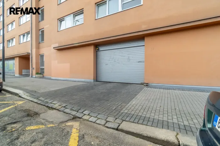Prodej garážového stání, Praha - Nusle, Bartoškova, 11 m2