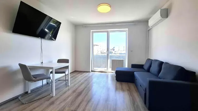 Pronájem bytu 2+kk, Praha, Za černým mostem, 50 m2