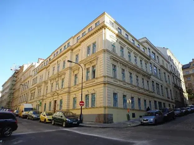 Pronájem garážového stání, Praha - Nové Město, Hálkova, 10 m2