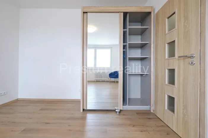 Pronájem bytu 1+kk, Praha - Modřany, Angelovova, 28 m2