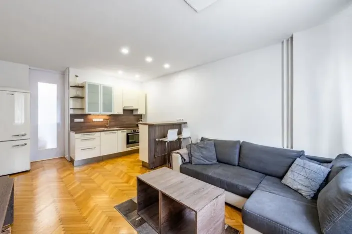 Pronájem bytu 2+kk, Praha - Karlín, Sokolovská, 58 m2