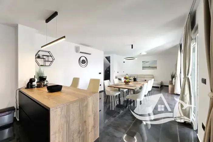 Prodej vily, Vrsi, Chorvatsko, 209 m2