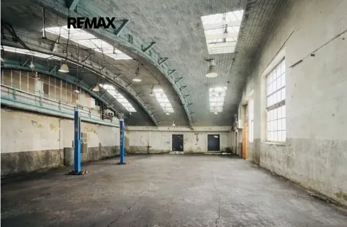 Pronájem obchodního prostoru, Praha - Horní Počernice, Komárovská, 442 m2