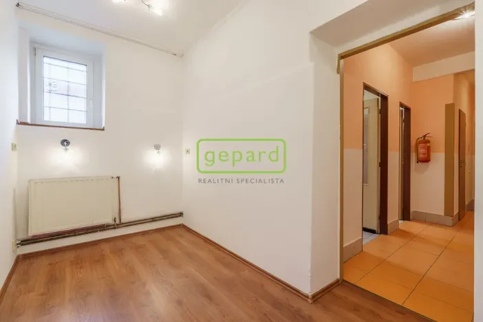 Pronájem obchodního prostoru, Karlovy Vary, Rohová, 112 m2