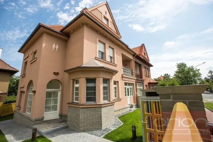 Pronájem rodinného domu, Praha - Střešovice, Na Ořechovce, 250 m2