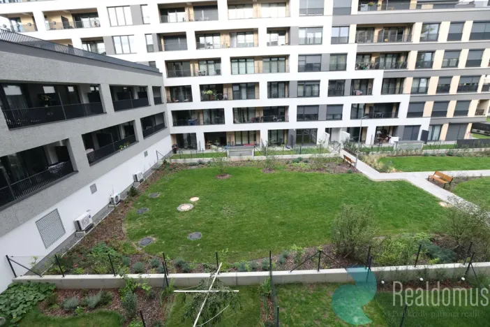 Pronájem bytu 1+kk, Praha - Hloubětín, Poděbradská, 32 m2