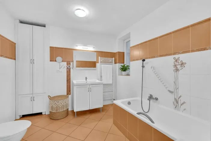 Prodej ubytování, Červený Kostelec, náměstí T. G. Masaryka, 1120 m2