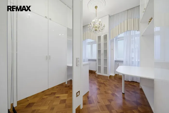Prodej bytu 2+1, Karlovy Vary, nábřeží Jana Palacha, 72 m2