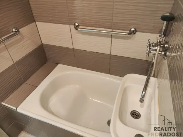 Pronájem bytu 1+1, Chomutov, 17. listopadu, 36 m2
