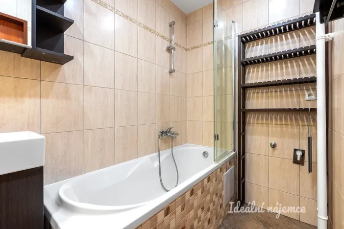 Pronájem bytu 2+kk, Praha - Vysočany, Spojovací, 47 m2