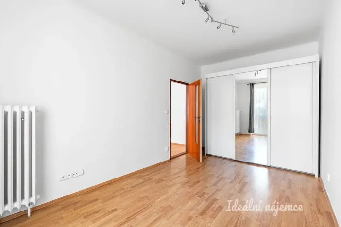 Pronájem bytu 2+kk, Praha - Vysočany, Spojovací, 47 m2