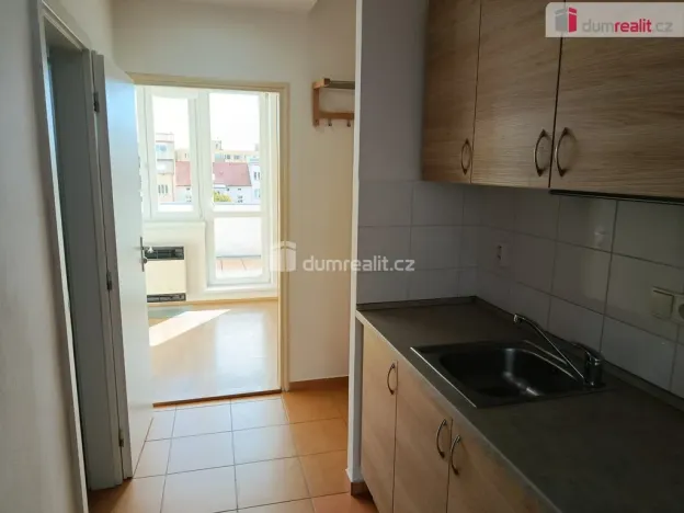 Pronájem bytu 2+kk, Praha - Vršovice, Novgorodská, 39 m2