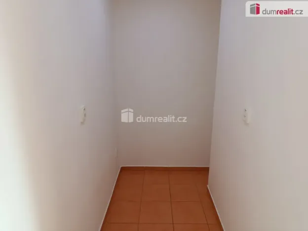 Pronájem bytu 2+kk, Praha - Vršovice, Novgorodská, 39 m2