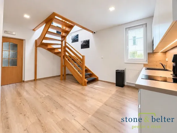 Pronájem kanceláře, Vestec, Vídeňská, 100 m2