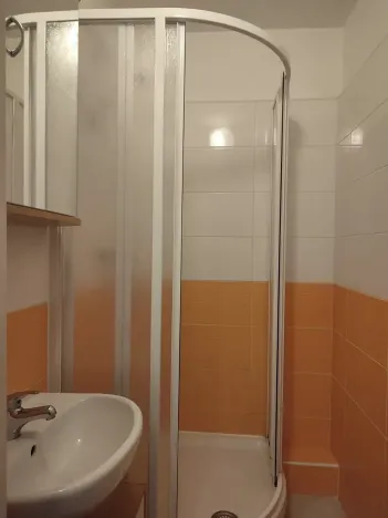 Pronájem bytu 1+kk, Praha - Záběhlice, Topolová, 31 m2