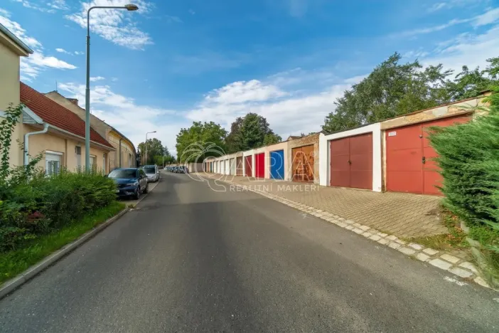 Pronájem garáže, Praha - Satalice, U Řempa, 13 m2