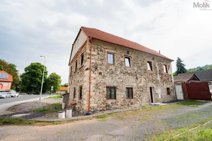 Prodej rodinného domu, Lužice, 233 m2